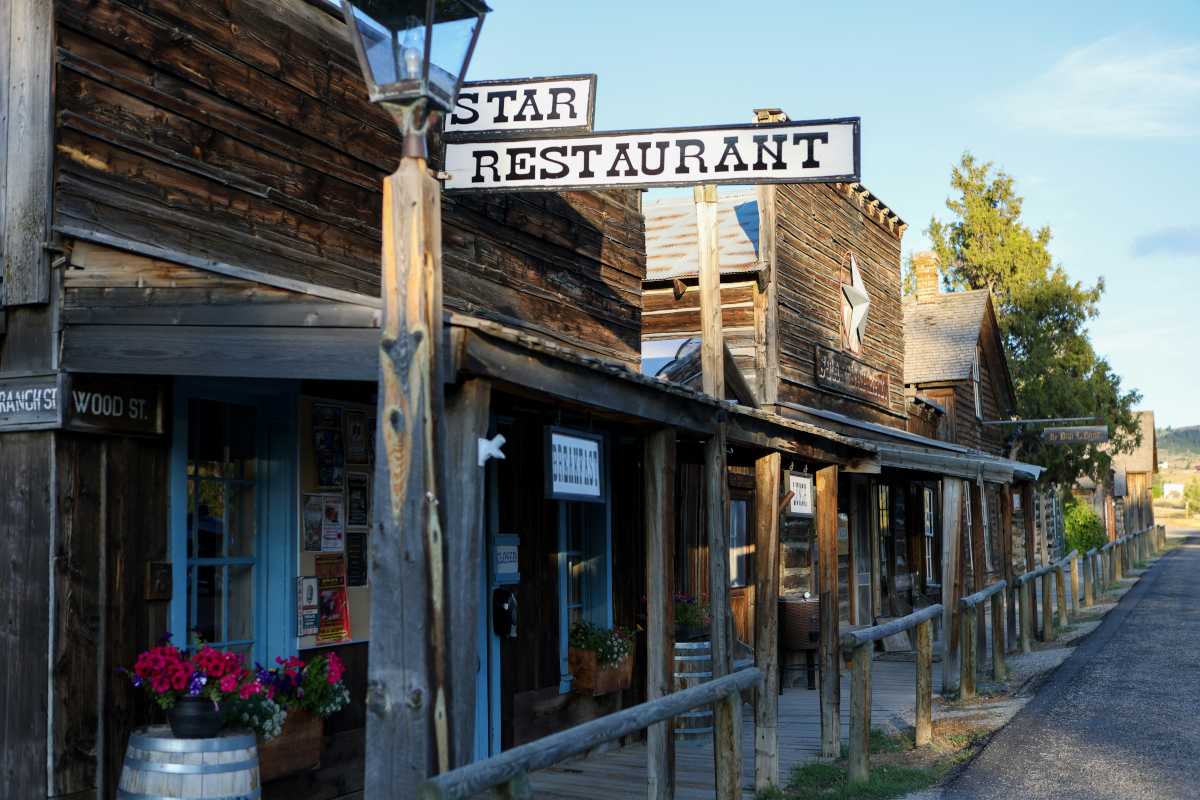  Small town restaurant, done in log.